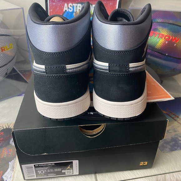 🆕 - Air Jordan 1 Mid SE Black/Grey - Size: M 10.5 - Picture 5 of 11